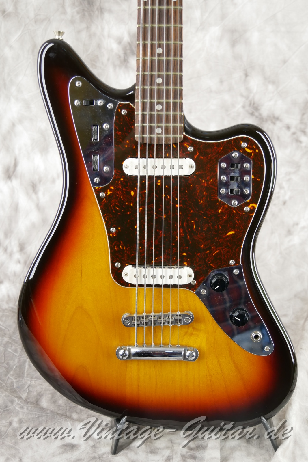 Fender_Jaguar_Baritone_Custom_Japan_sunburst_1993-007.JPG