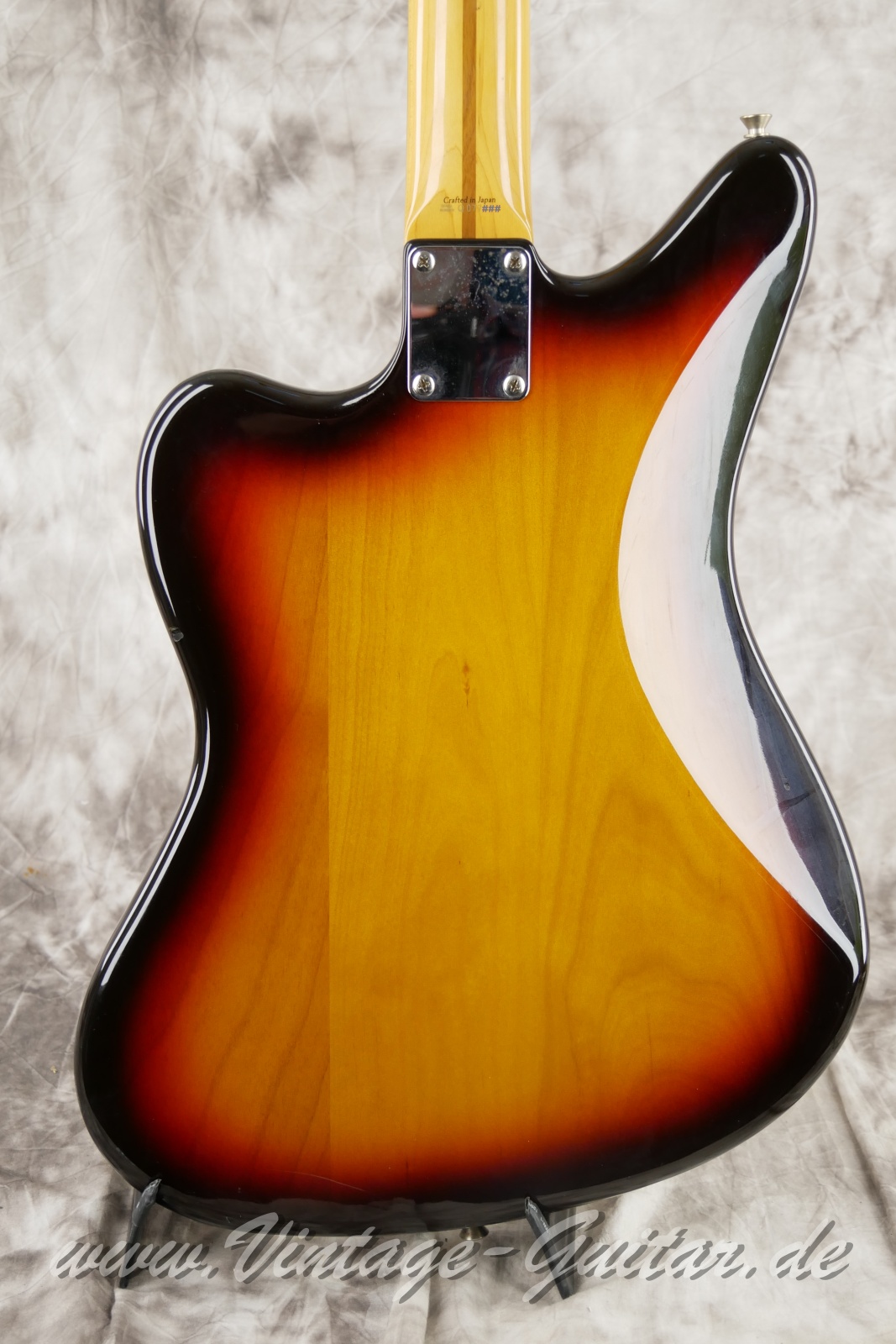 Fender_Jaguar_Baritone_Custom_Japan_sunburst_1993-008.JPG