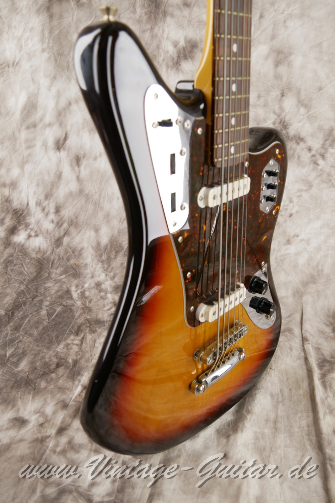 Fender_Jaguar_Baritone_Custom_Japan_sunburst_1993-009.JPG