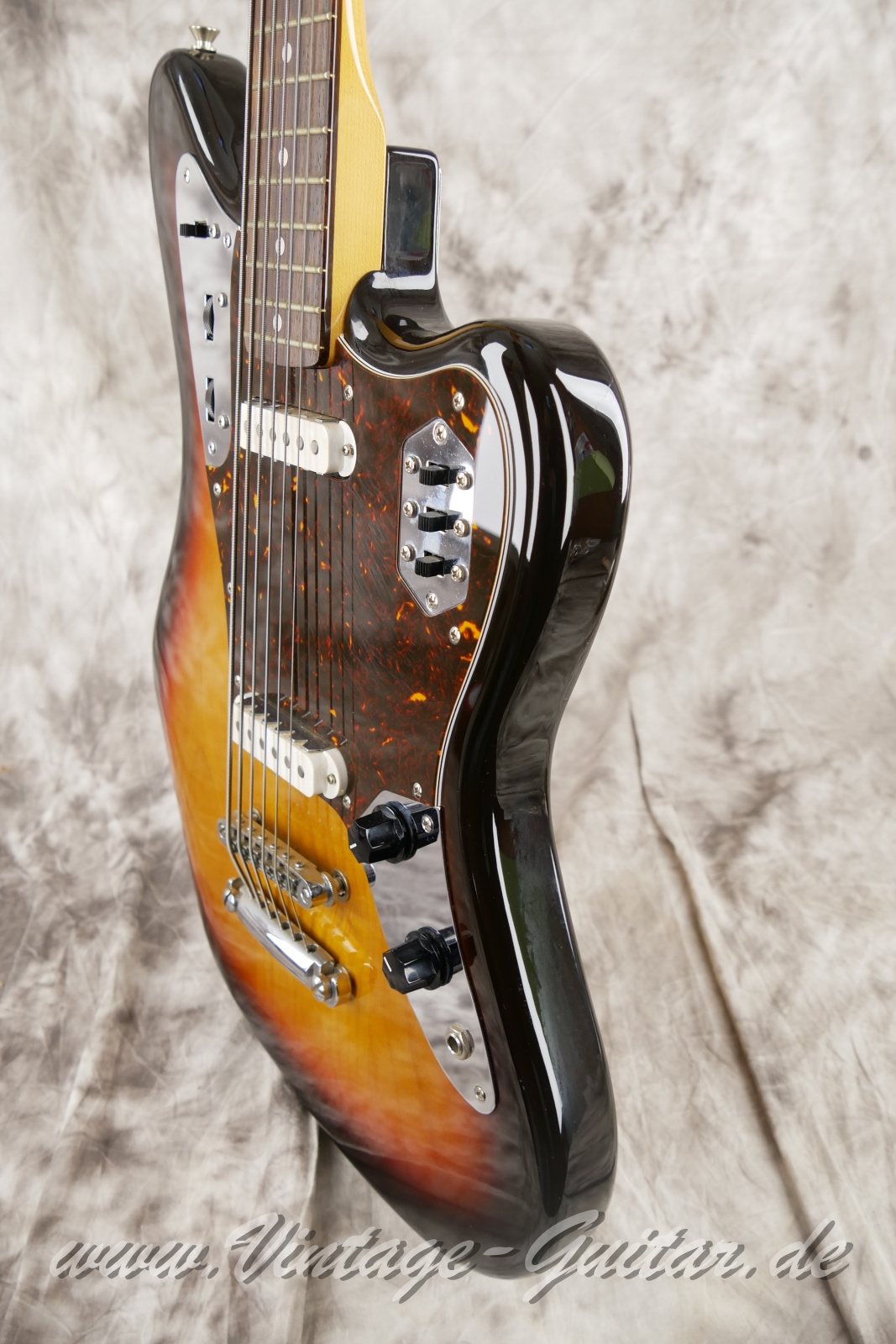 Fender_Jaguar_Baritone_Custom_Japan_sunburst_1993-010.JPG