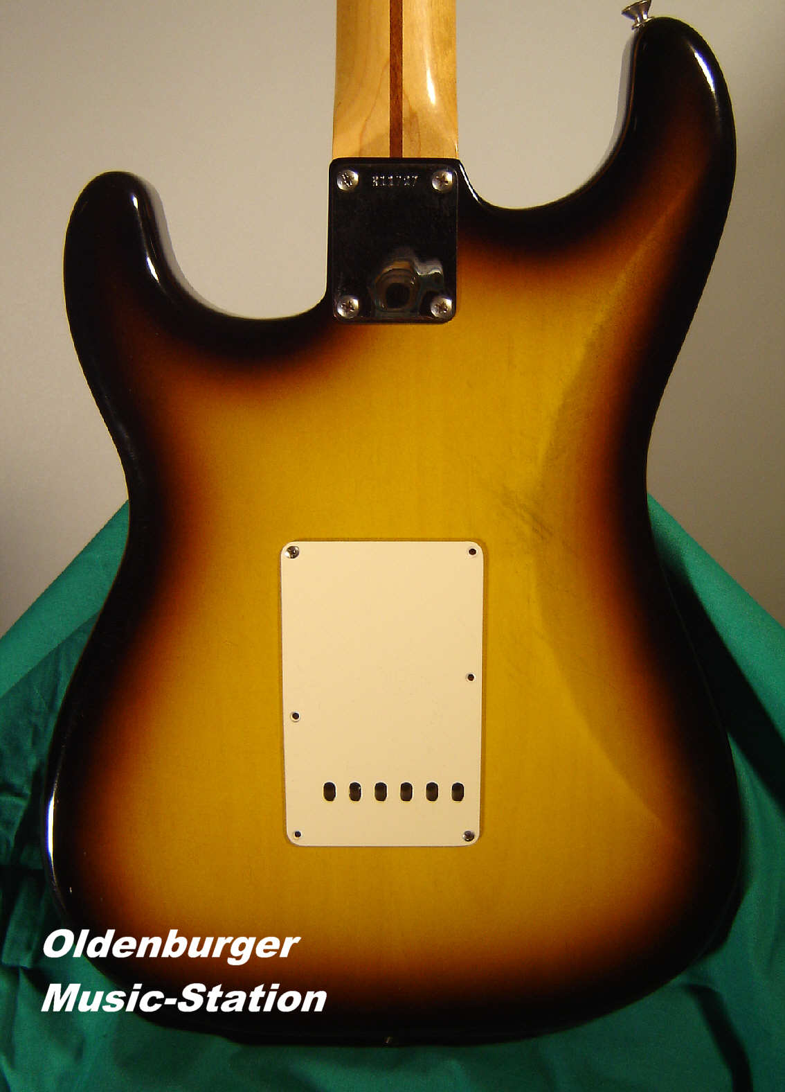 Fender-Stratocaster-1956-RI-sunburst-4.jpg