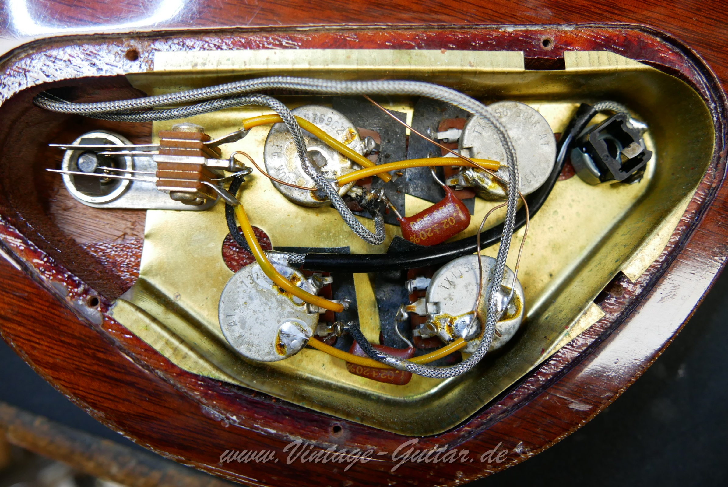 img/vintage/5741/Gibson_SG_Standard_Lyra_cherry_1969-020.JPG