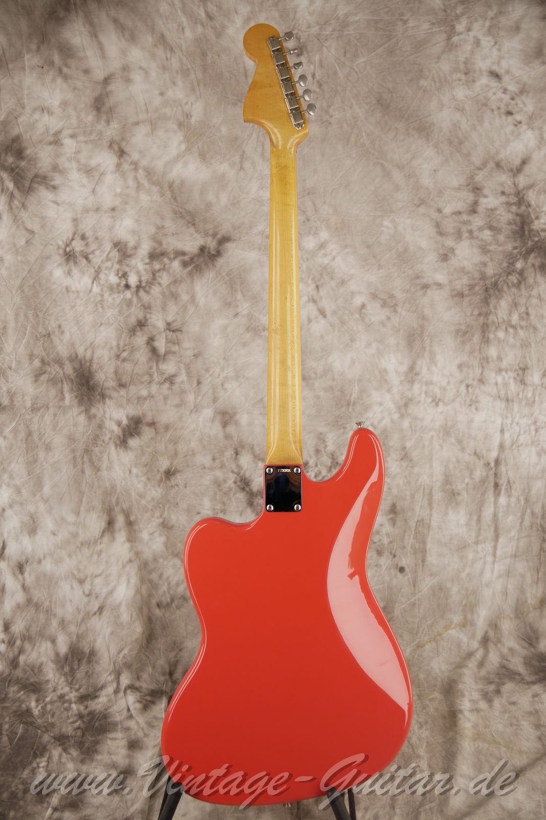 img/vintage/5745/Fender_VI_Bass_Gitarre_Baujahr_1962_fiesta_red_refinished-002.jpg