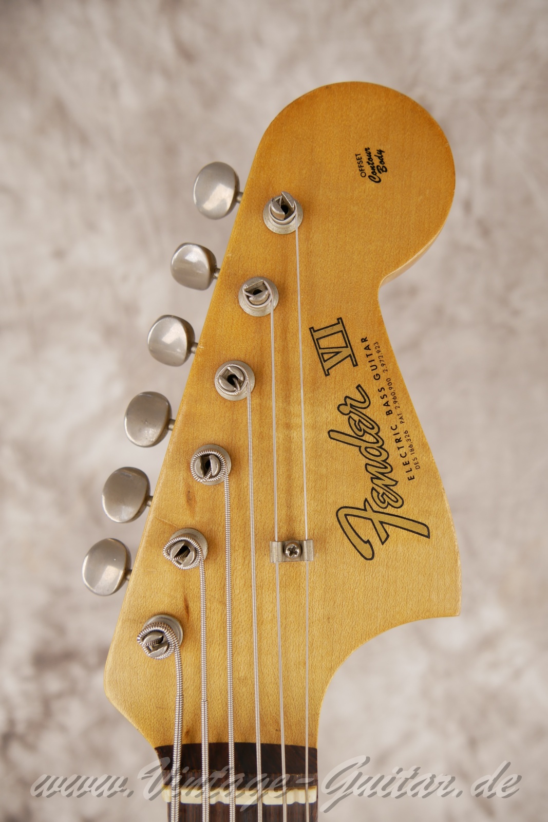 img/vintage/5745/Fender_VI_Bass_Gitarre_Baujahr_1962_fiesta_red_refinished-003.jpg