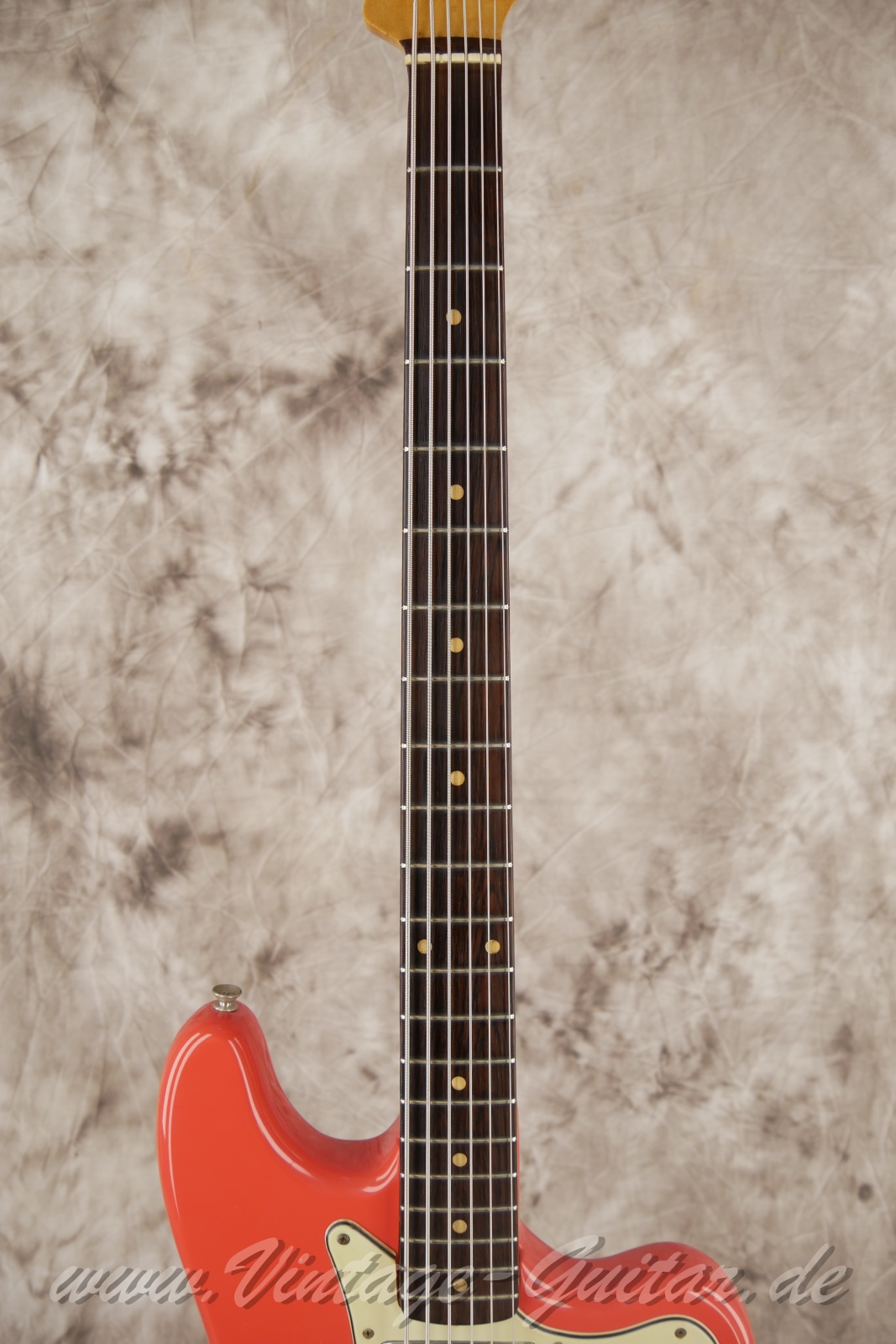 img/vintage/5745/Fender_VI_Bass_Gitarre_Baujahr_1962_fiesta_red_refinished-005.jpg