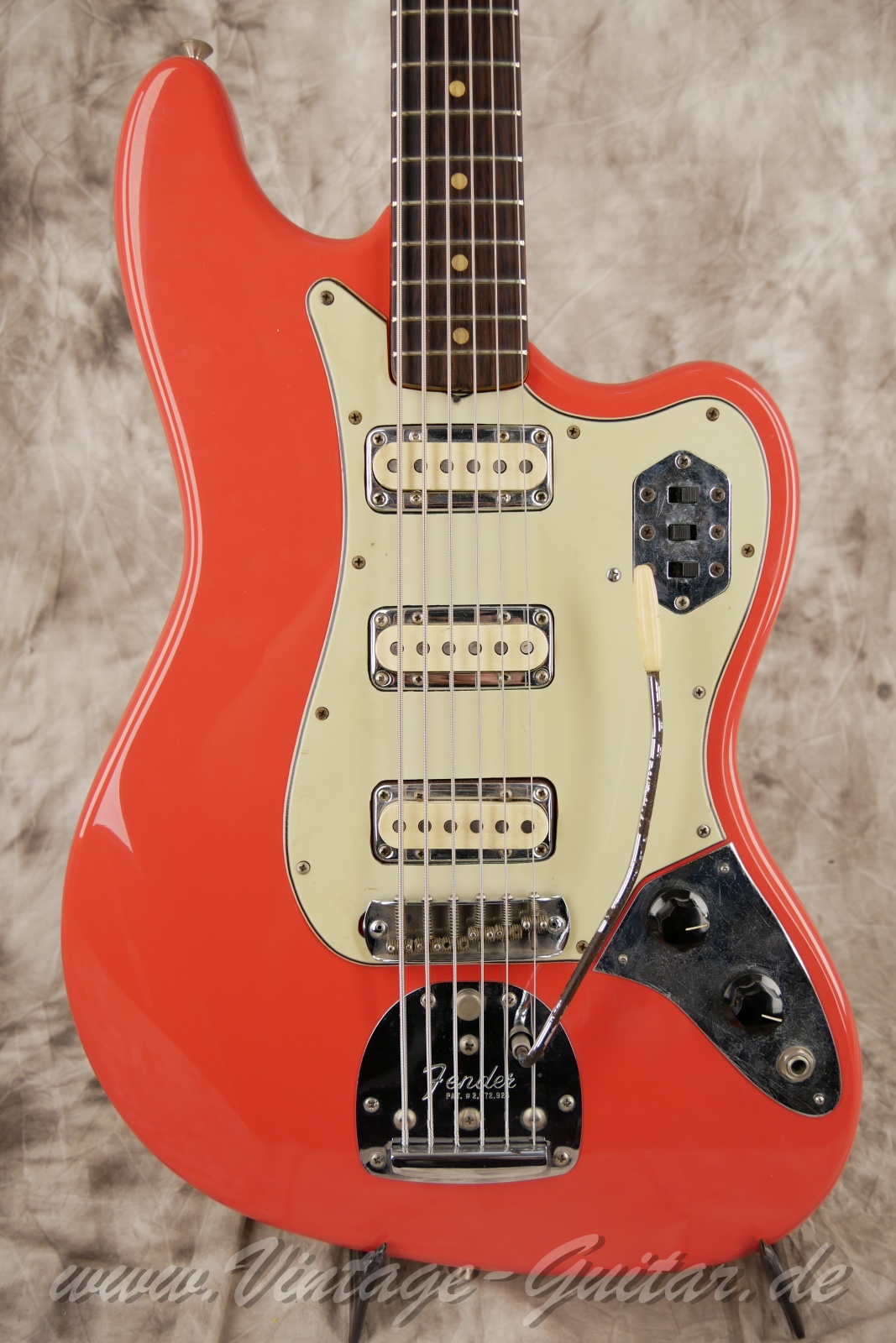 img/vintage/5745/Fender_VI_Bass_Gitarre_Baujahr_1962_fiesta_red_refinished-007.jpg
