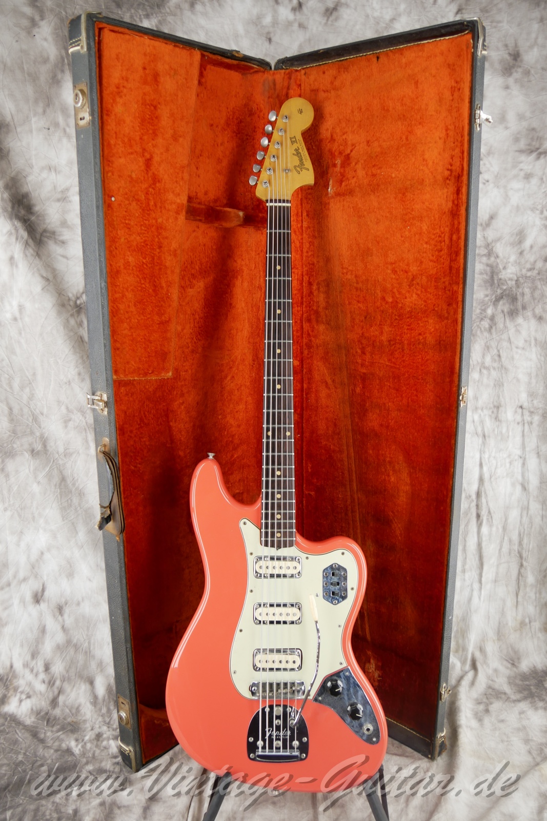 img/vintage/5745/Fender_VI_Bass_Gitarre_Baujahr_1962_fiesta_red_refinished-013.jpg