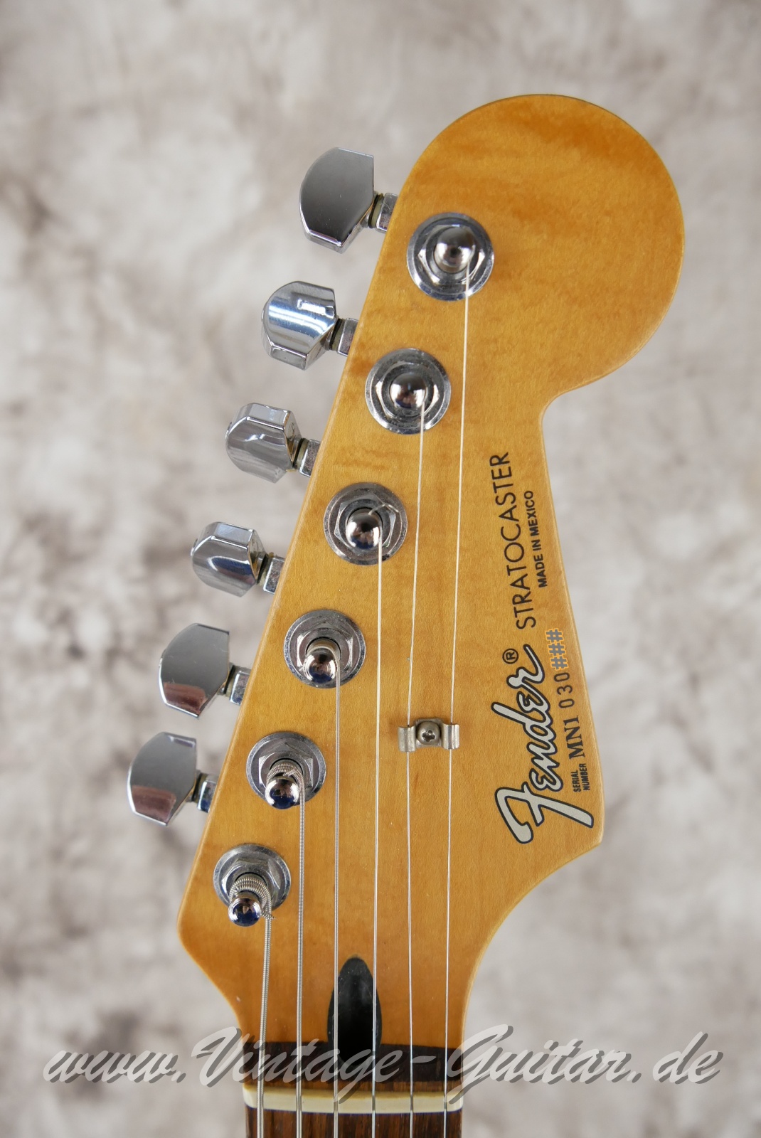 Fender_Stratocaster_Mexico_candy_apple_red_1991-003.JPG