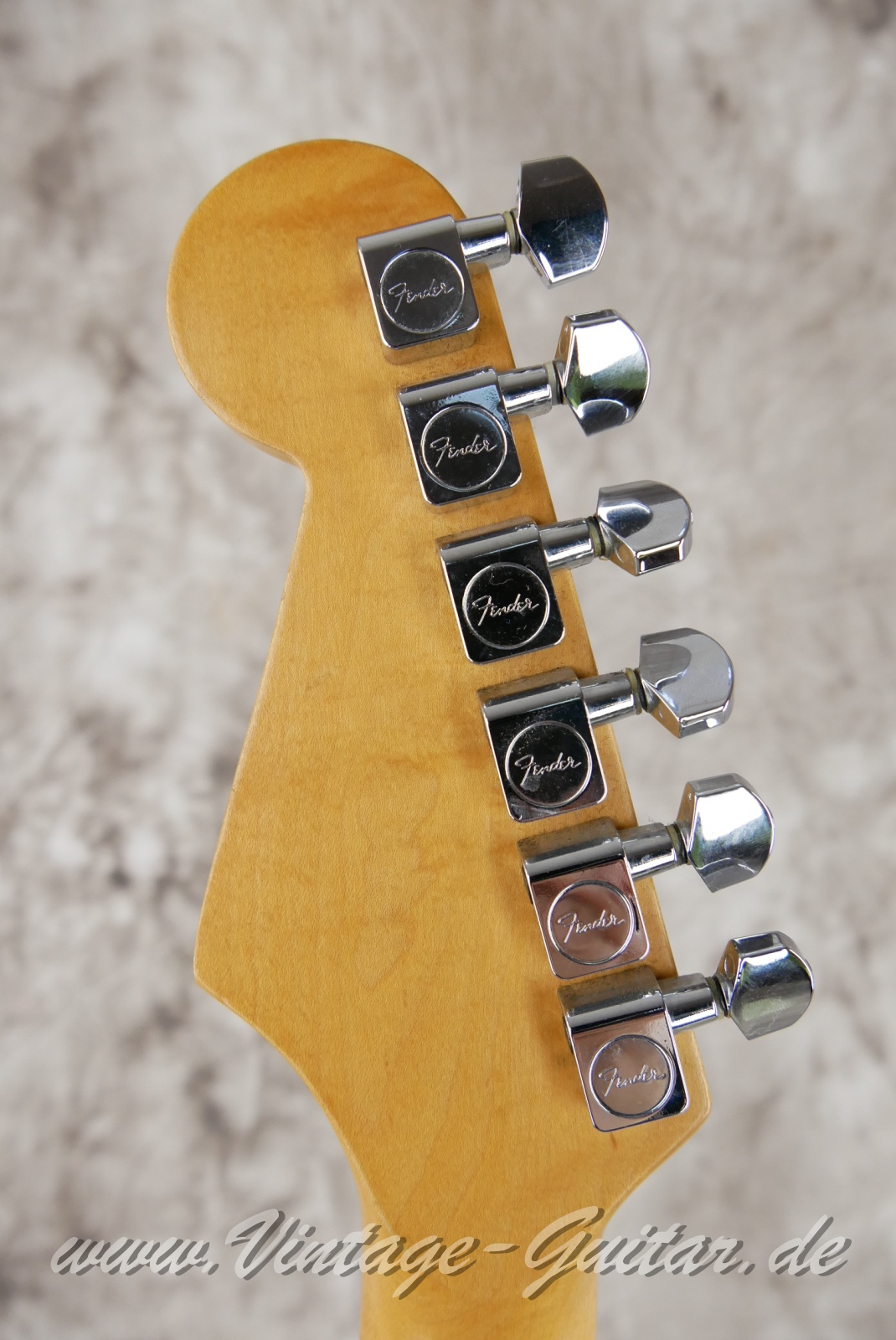 img/vintage/5746/Fender_Stratocaster_Mexico_candy_apple_red_1991-004.JPG