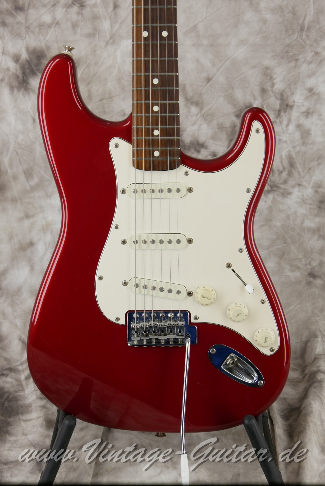 img/vintage/5746/Fender_Stratocaster_Mexico_candy_apple_red_1991-007.JPG