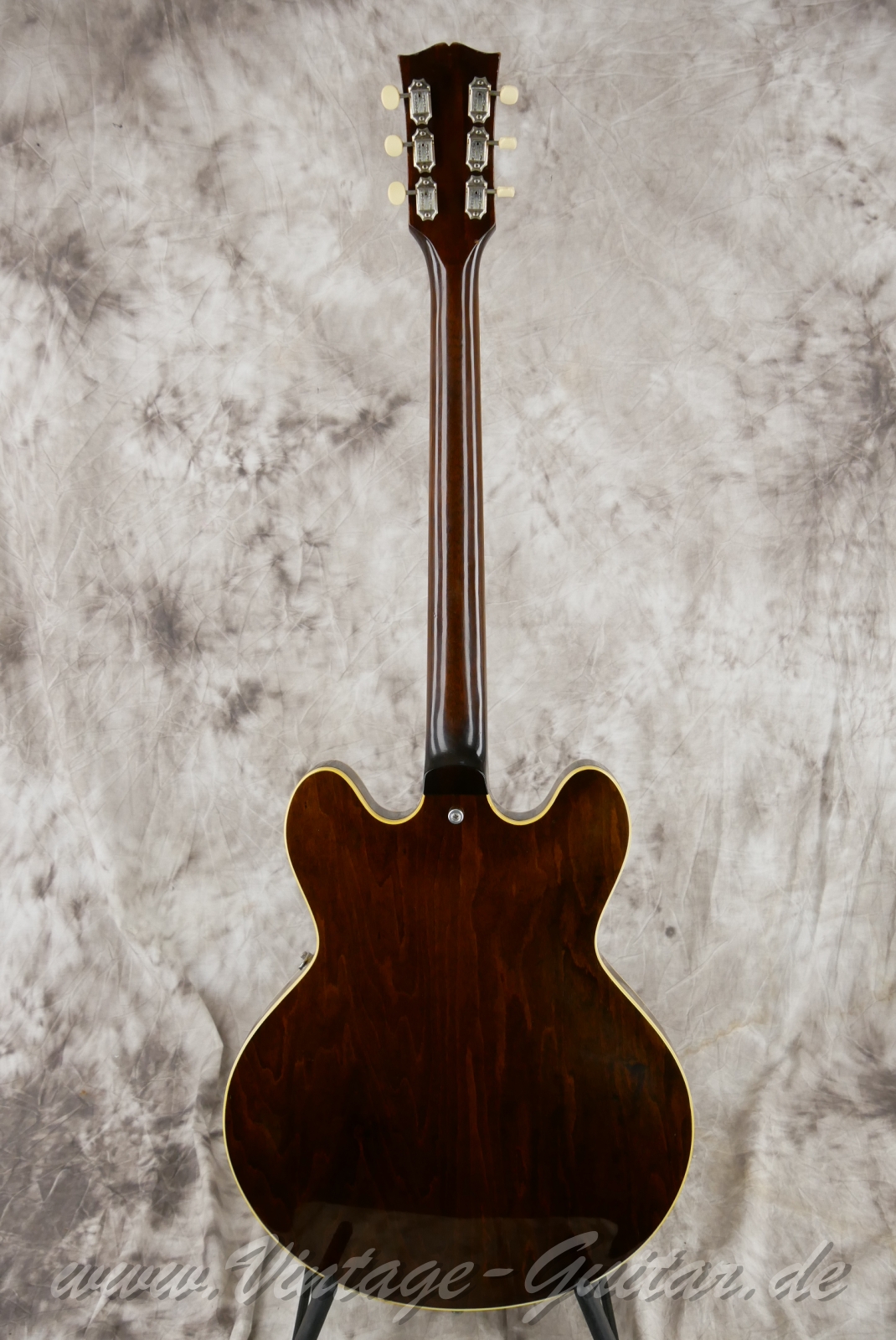 Gibson_es330td_walnut_1970_USA-002.jpg