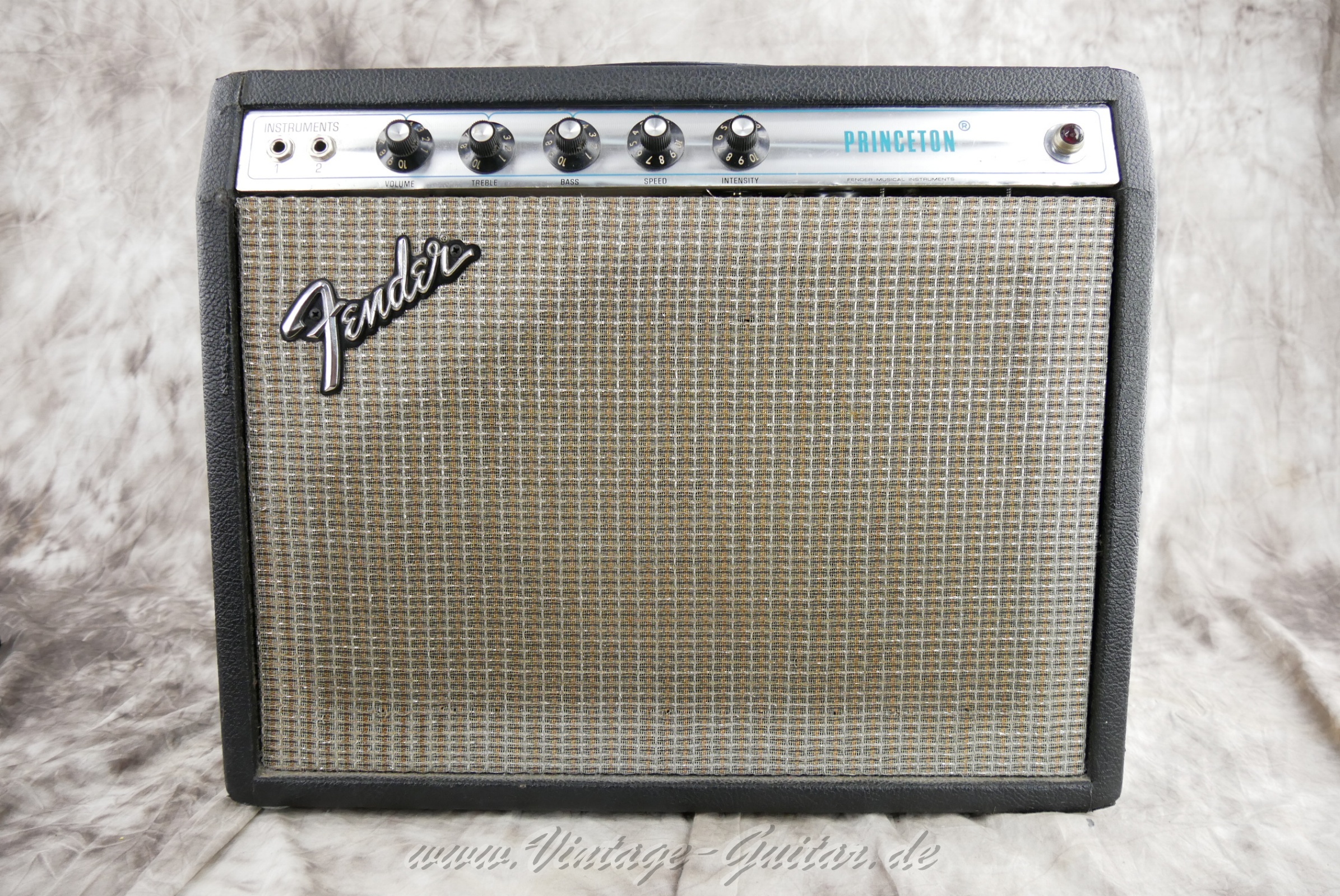 img/vintage/5750/Fender_princeton_1976_silverface_black_tolex001.jpg