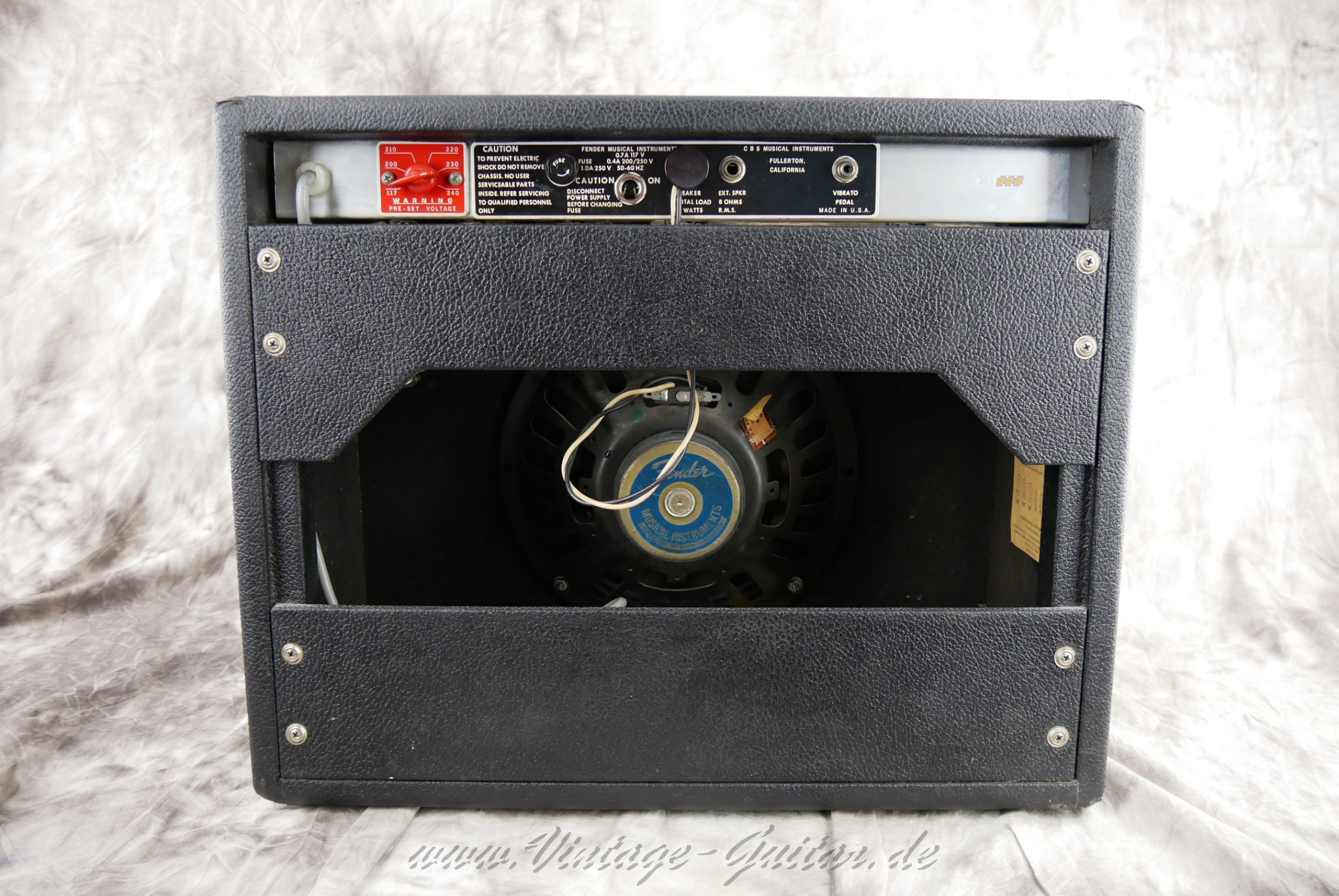 img/vintage/5750/Fender_princeton_1976_silverface_black_tolex002.jpg