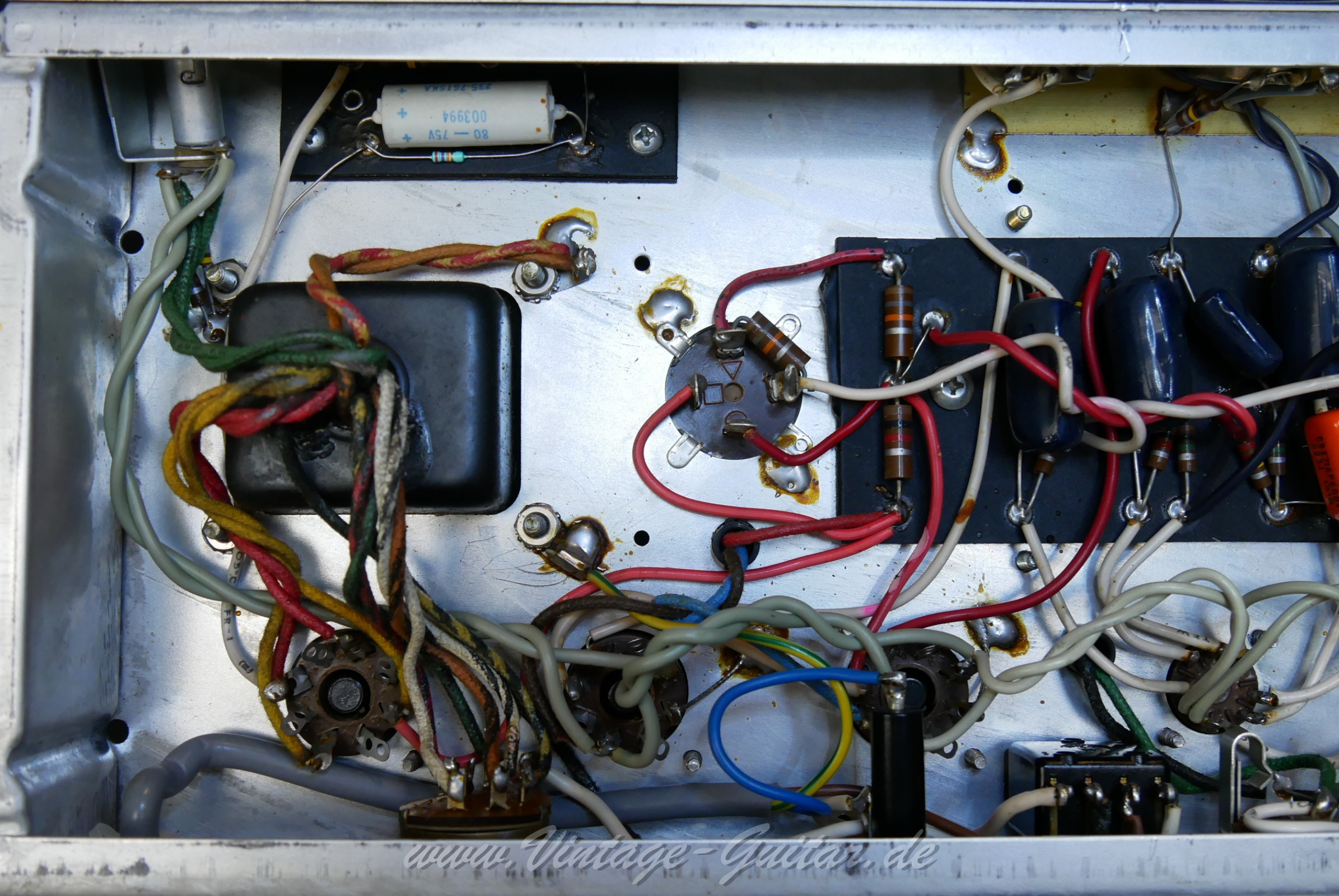 img/vintage/5750/Fender_princeton_1976_silverface_black_tolex005.jpg