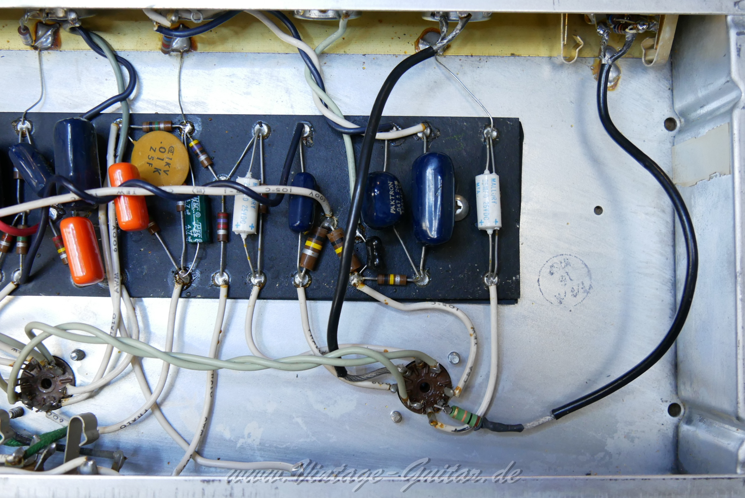 img/vintage/5750/Fender_princeton_1976_silverface_black_tolex006.jpg