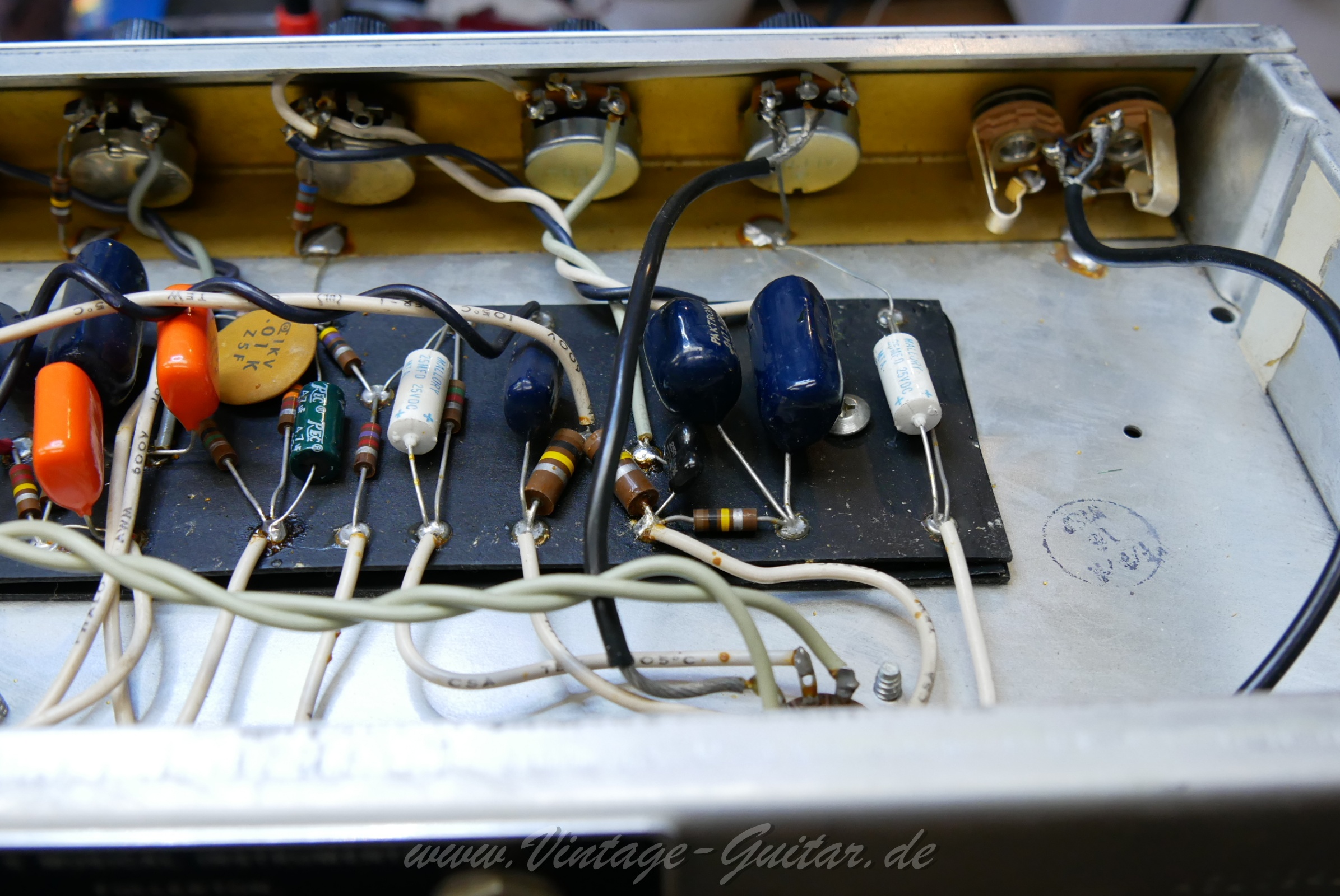 img/vintage/5750/Fender_princeton_1976_silverface_black_tolex010.jpg