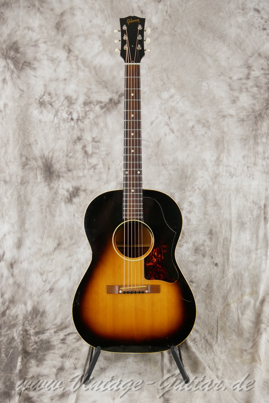 Gibson-LG1-1955-sunburst-001.jpg