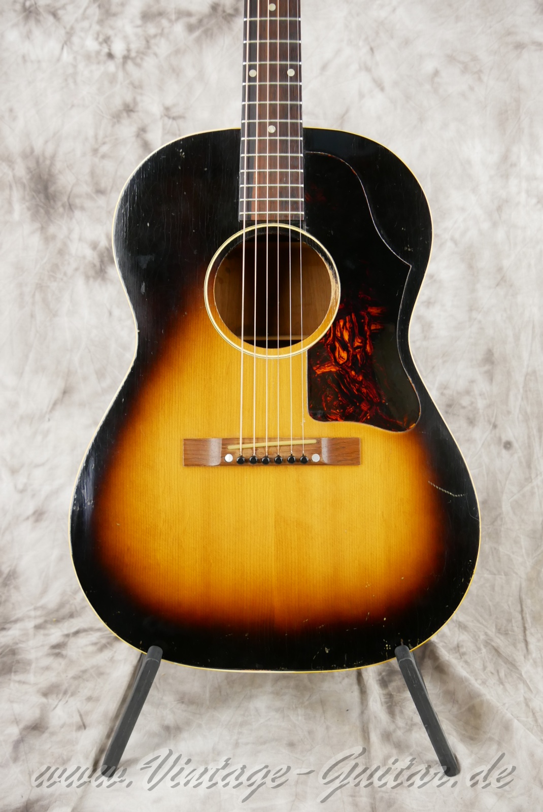 Gibson-LG1-1955-sunburst-007.jpg