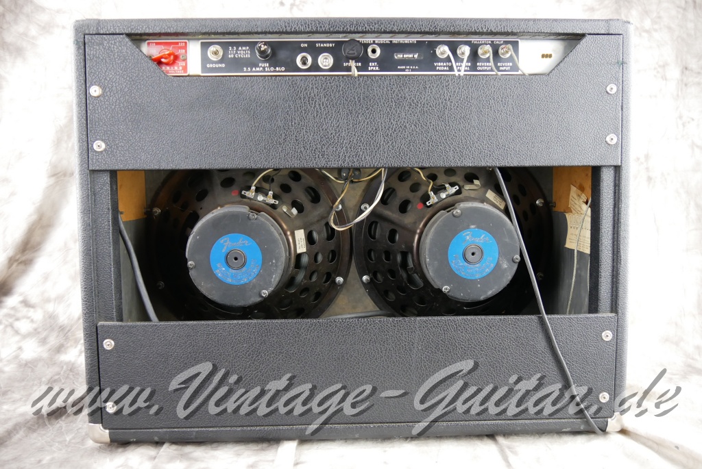 Fender_Twin_Reverb_amp_silverface_1971-002.JPG