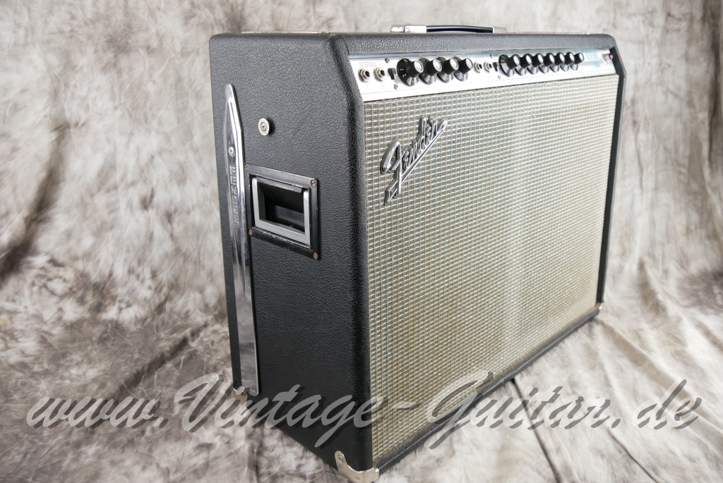 img/vintage/5757/Fender_Twin_Reverb_amp_silverface_1971-003.JPG