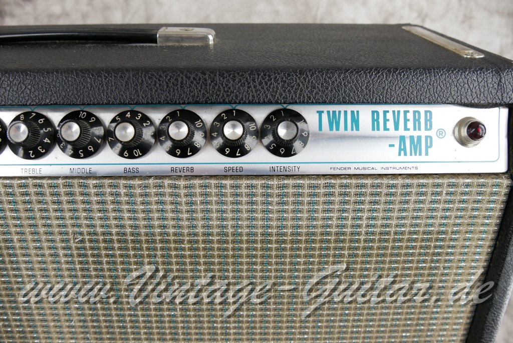 img/vintage/5757/Fender_Twin_Reverb_amp_silverface_1971-006.JPG
