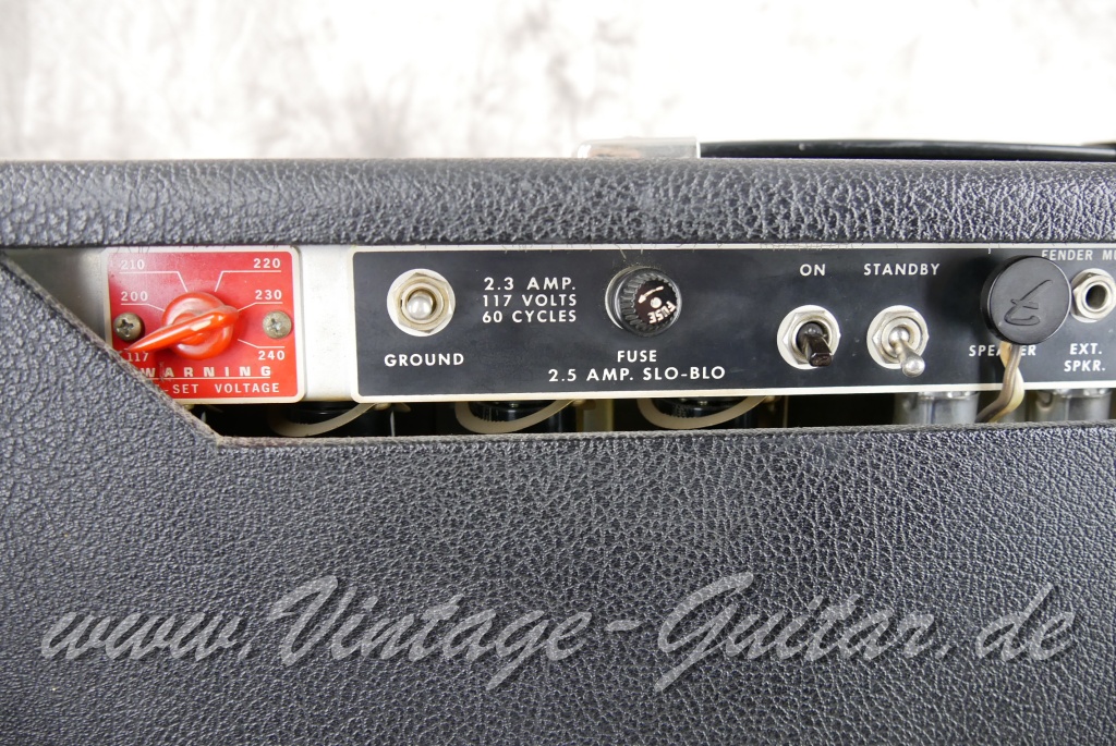 Fender_Twin_Reverb_amp_silverface_1971-007.JPG