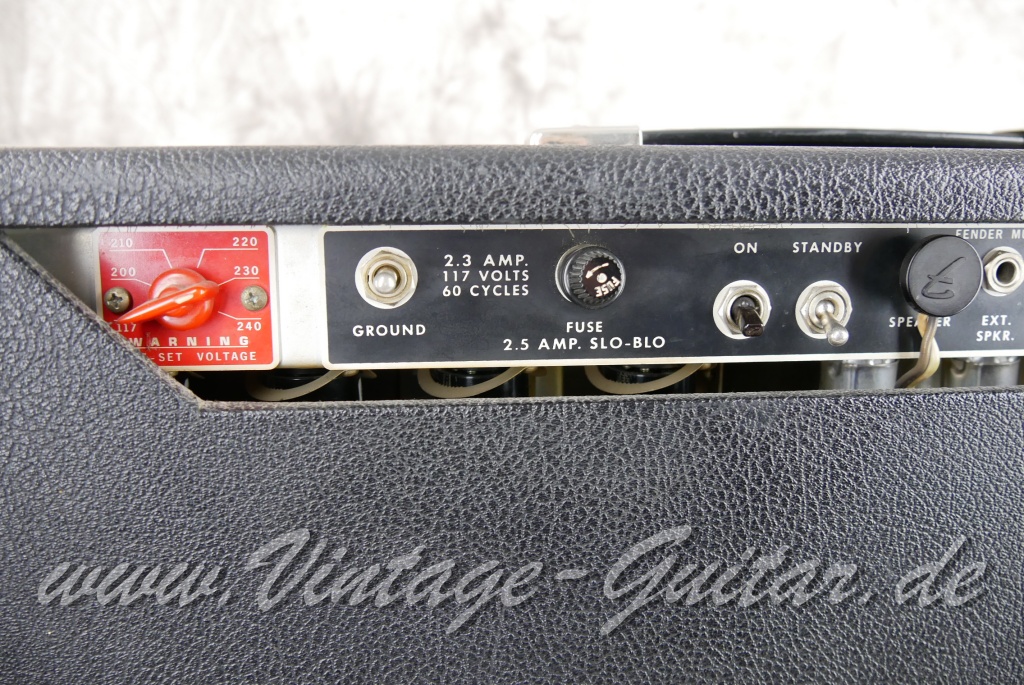 img/vintage/5757/Fender_Twin_Reverb_amp_silverface_1971-007.JPG