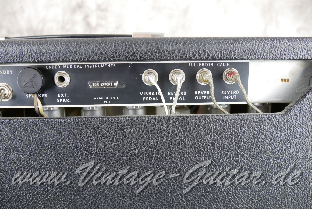 Fender_Twin_Reverb_amp_silverface_1971-008.JPG