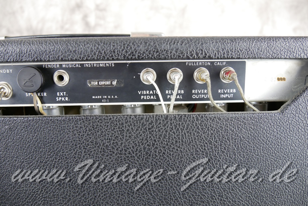img/vintage/5757/Fender_Twin_Reverb_amp_silverface_1971-008.JPG