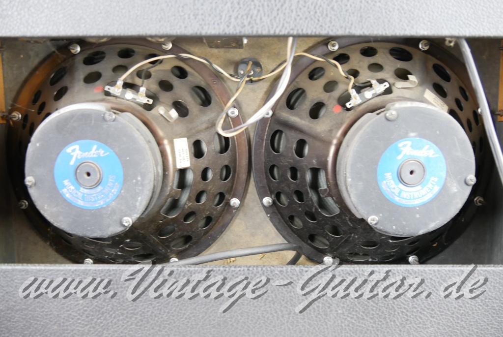 img/vintage/5757/Fender_Twin_Reverb_amp_silverface_1971-009.JPG