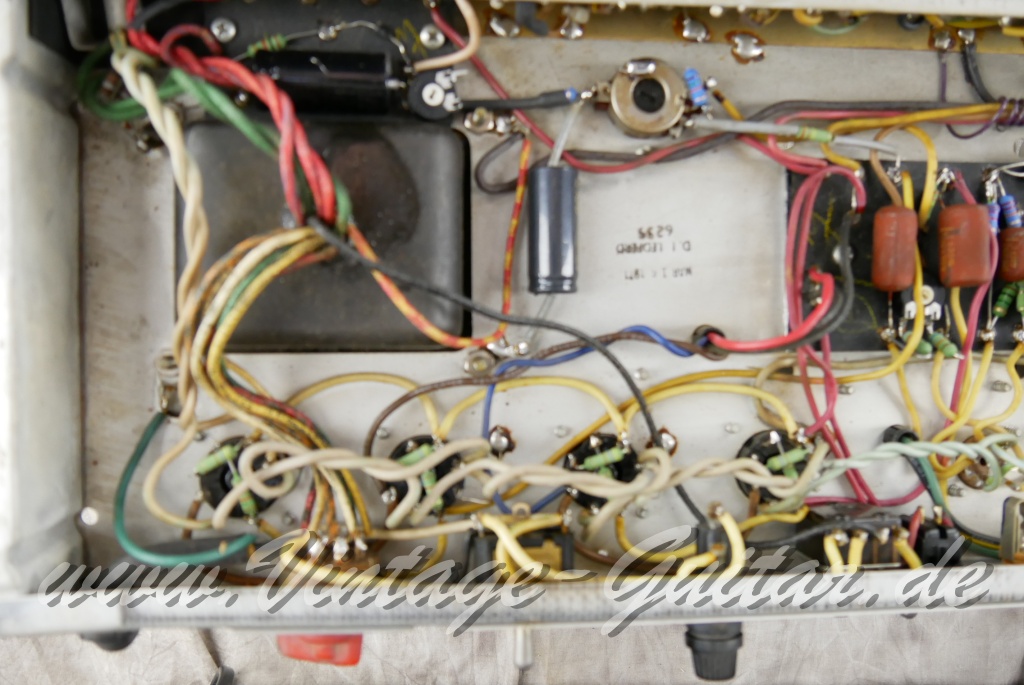 img/vintage/5757/Fender_Twin_Reverb_amp_silverface_1971-019.JPG