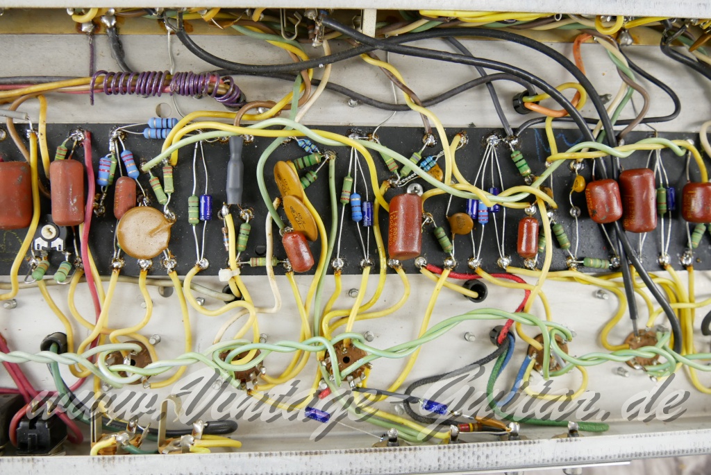 img/vintage/5757/Fender_Twin_Reverb_amp_silverface_1971-020.JPG