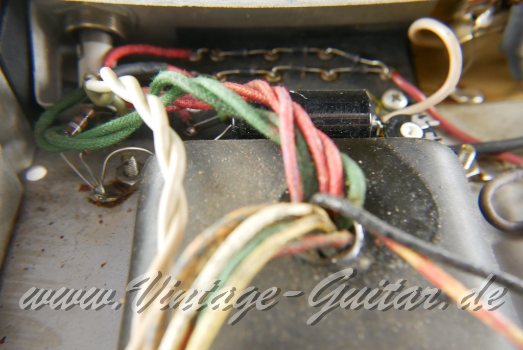 img/vintage/5757/Fender_Twin_Reverb_amp_silverface_1971-022.JPG