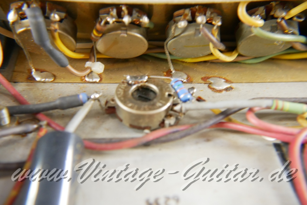 img/vintage/5757/Fender_Twin_Reverb_amp_silverface_1971-023.JPG