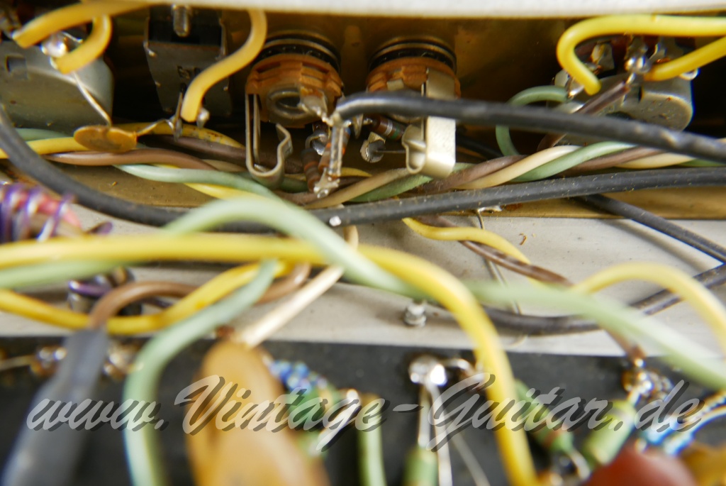 img/vintage/5757/Fender_Twin_Reverb_amp_silverface_1971-025.JPG