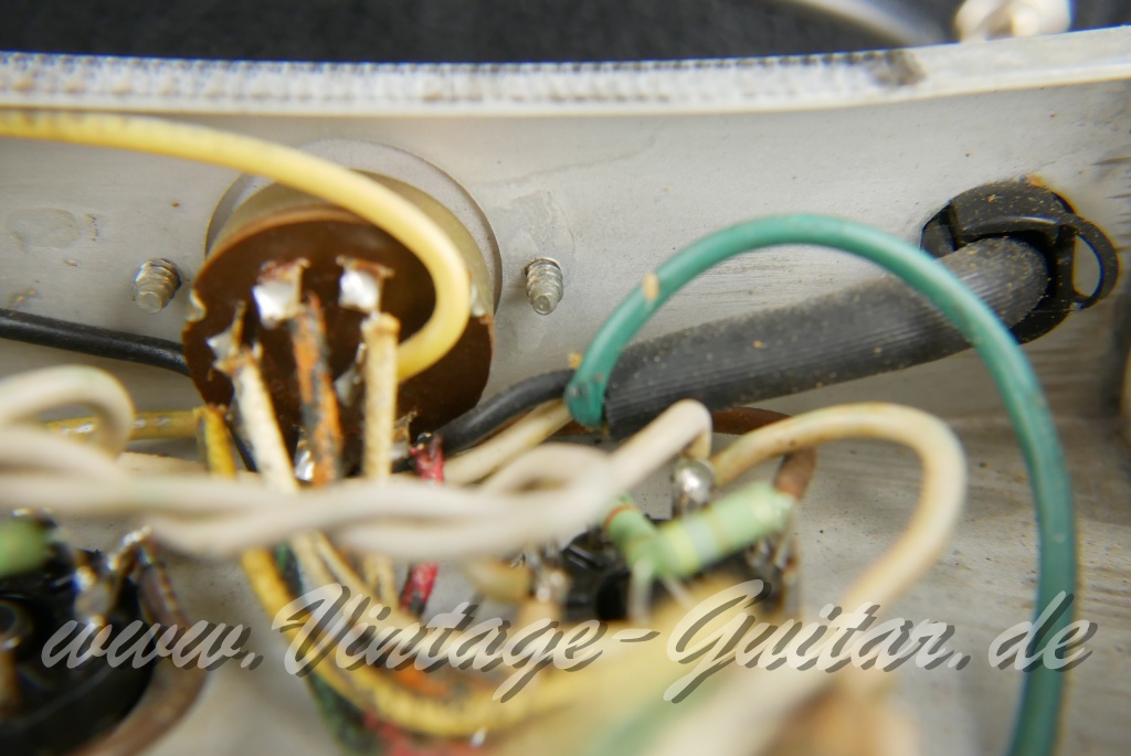 Fender_Twin_Reverb_amp_silverface_1971-027.JPG