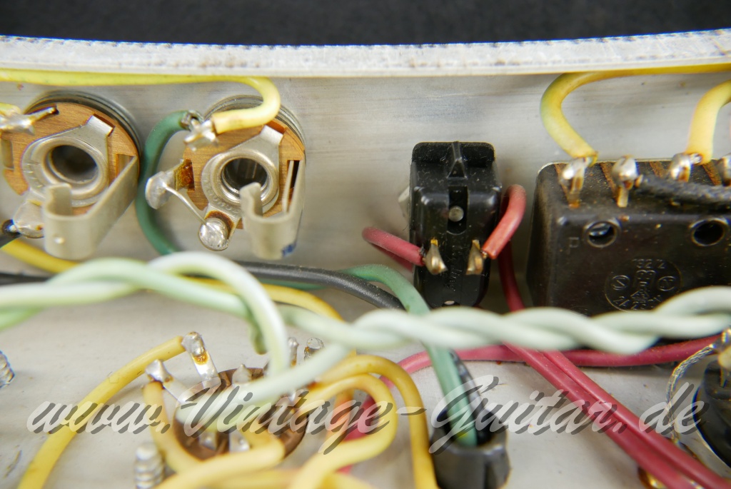 img/vintage/5757/Fender_Twin_Reverb_amp_silverface_1971-029.JPG
