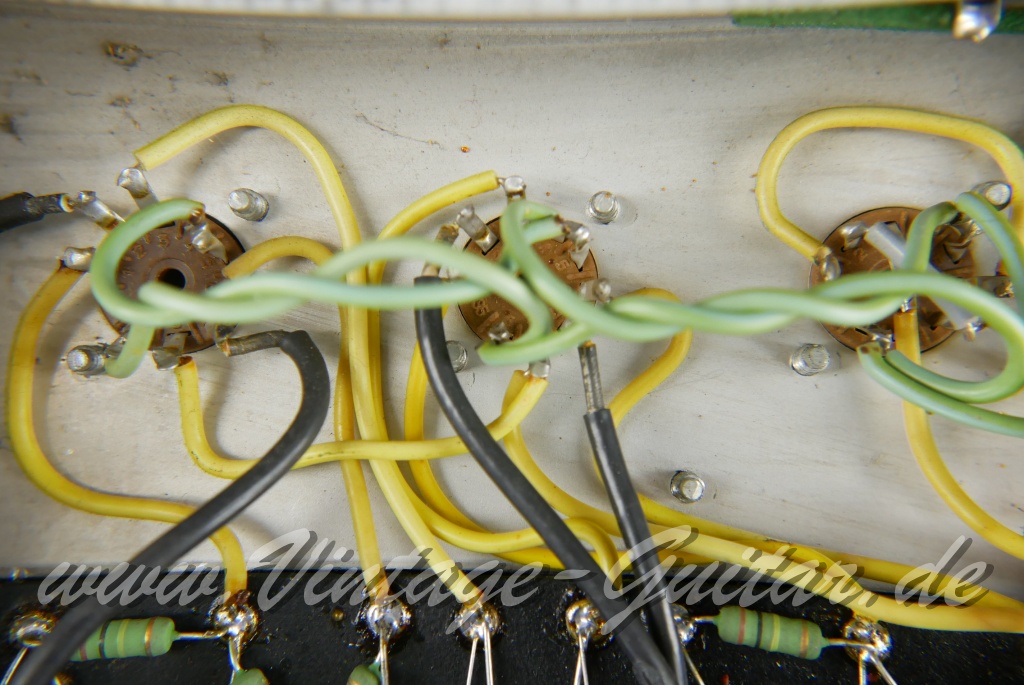 img/vintage/5757/Fender_Twin_Reverb_amp_silverface_1971-031.JPG