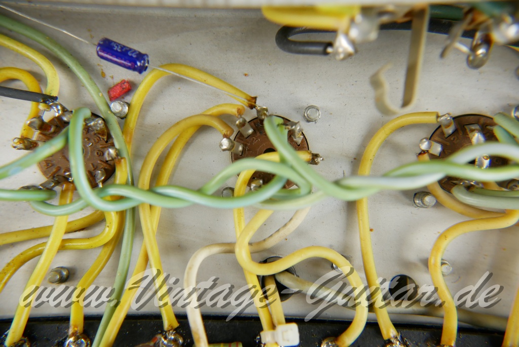 img/vintage/5757/Fender_Twin_Reverb_amp_silverface_1971-032.JPG