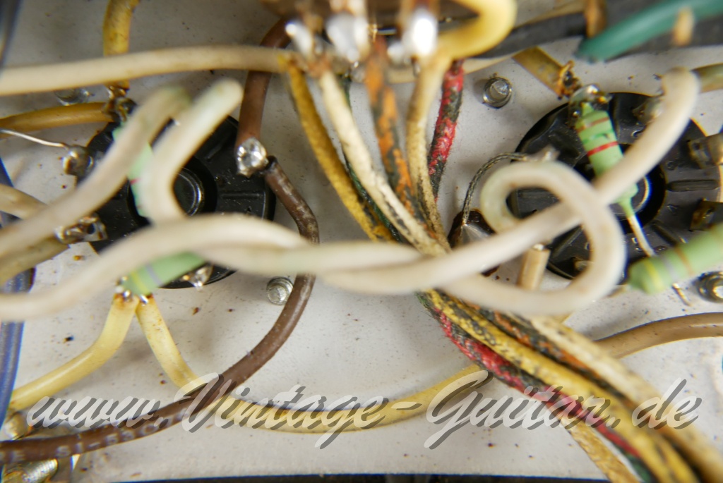 img/vintage/5757/Fender_Twin_Reverb_amp_silverface_1971-034.JPG