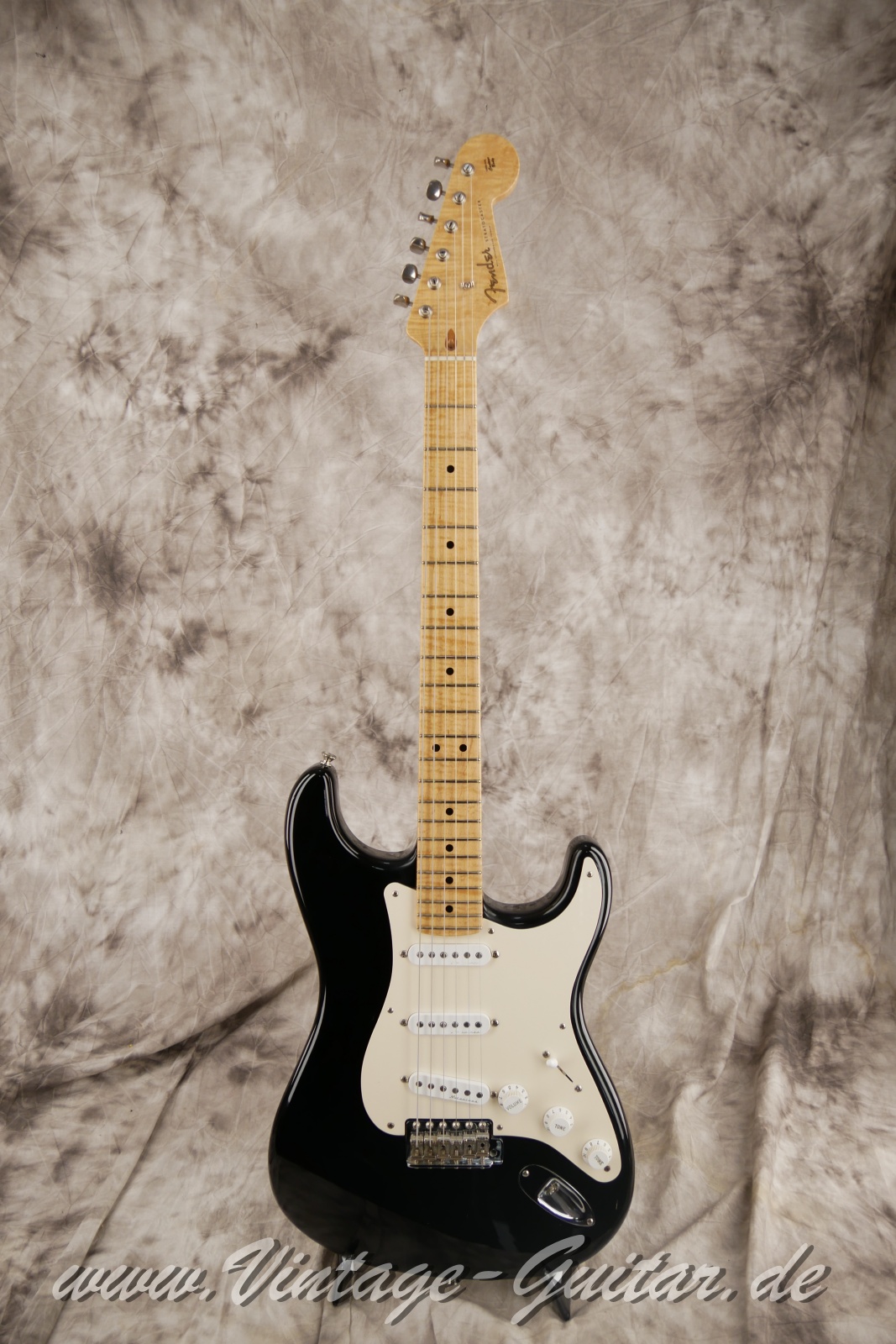 img/vintage/5760/fender_stratocaster_eric_clapton_singnature_masterbuild_paul_walker_black_usa-001.JPG