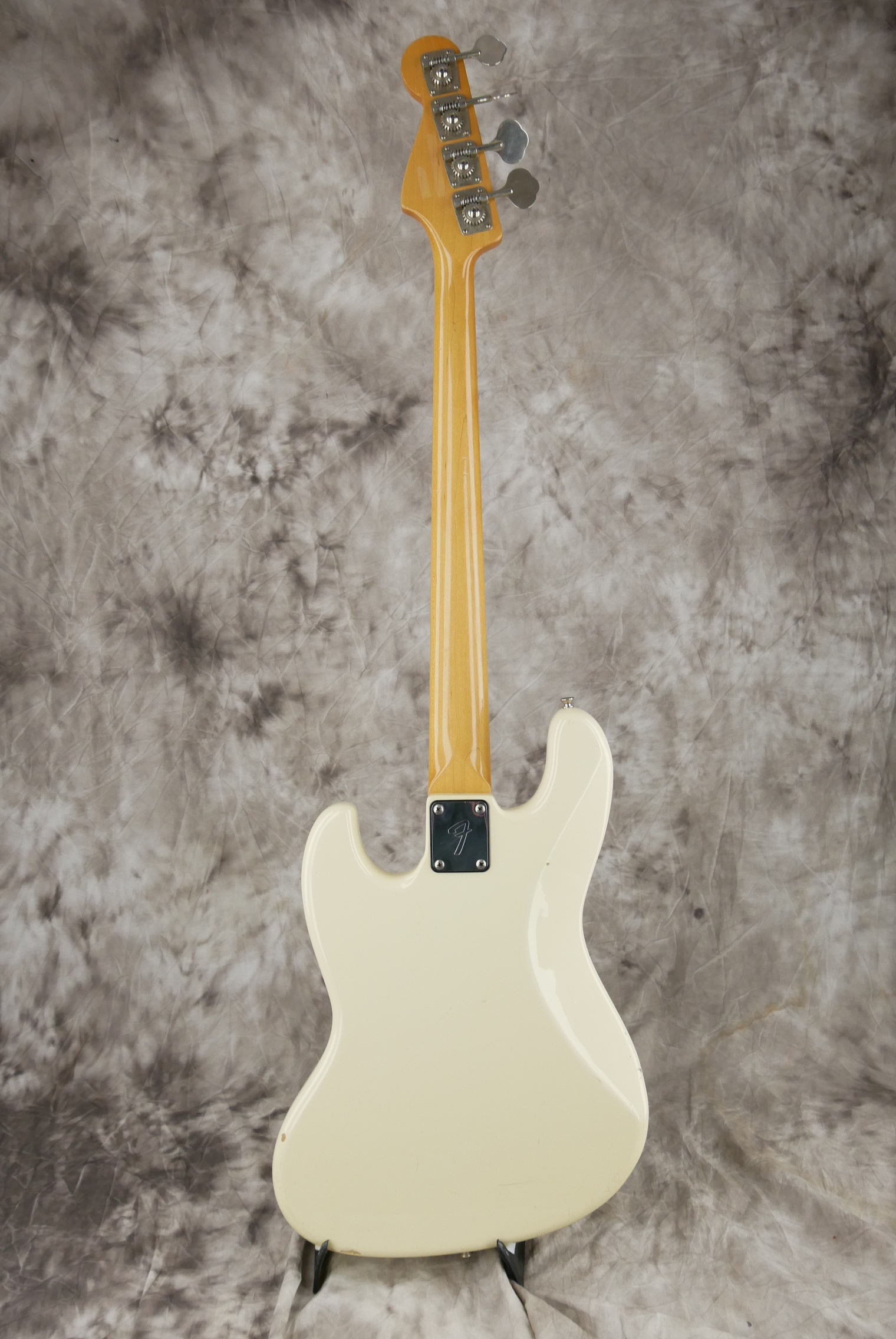 Fender-Squier-Jazz-Bass-1986-olympic-white-002.jpg