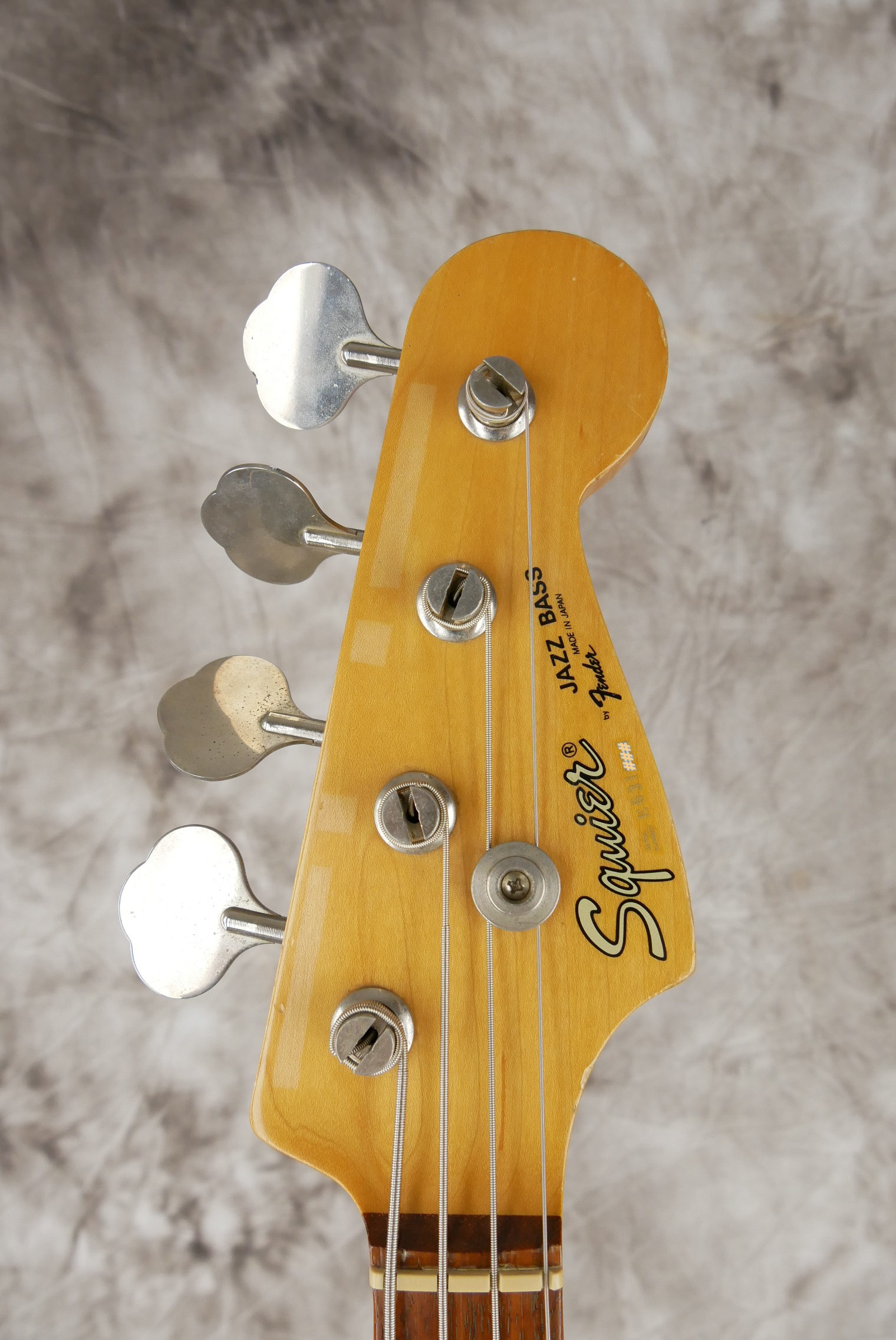 Fender-Squier-Jazz-Bass-1986-olympic-white-003.jpg