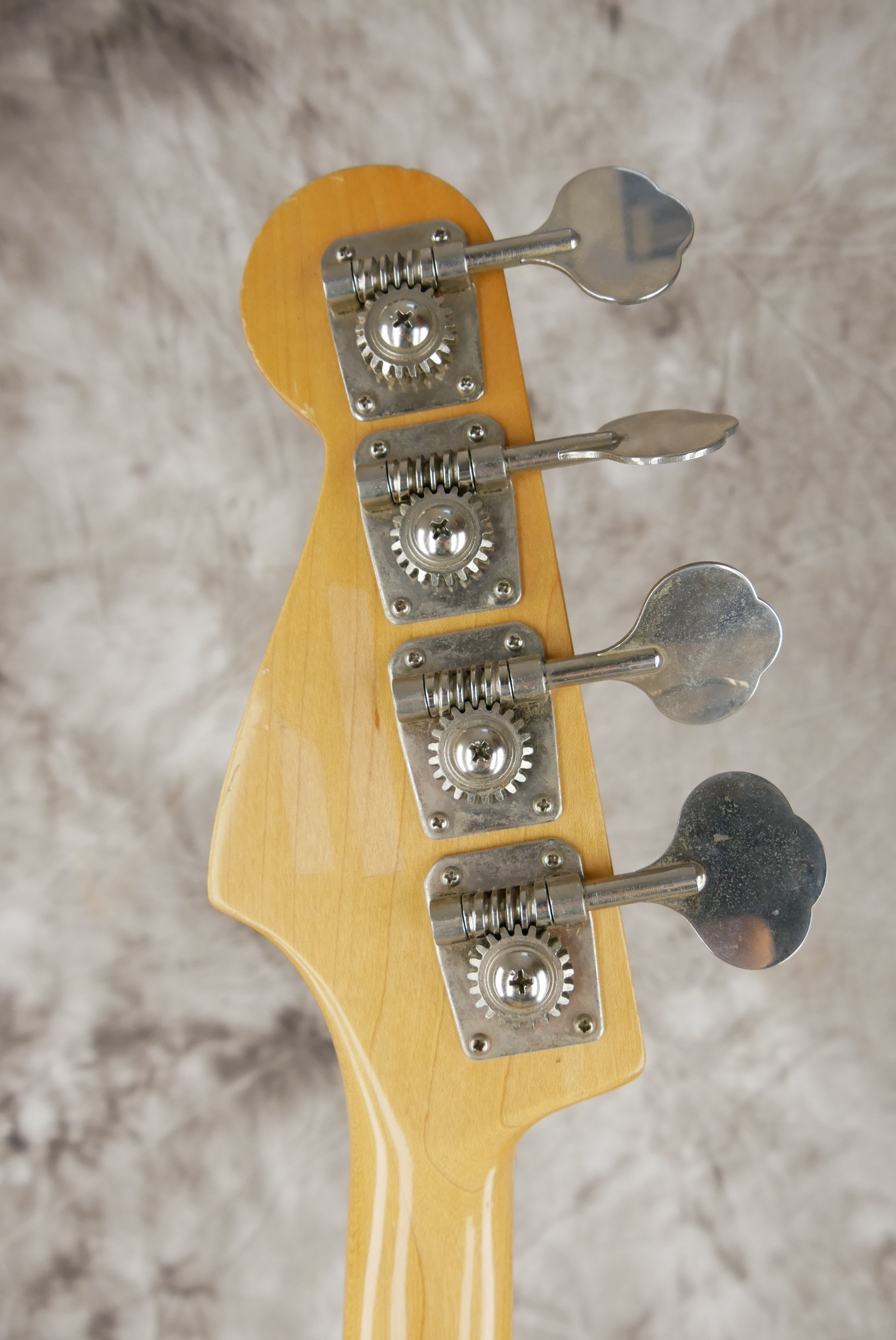 Fender-Squier-Jazz-Bass-1986-olympic-white-004.jpg