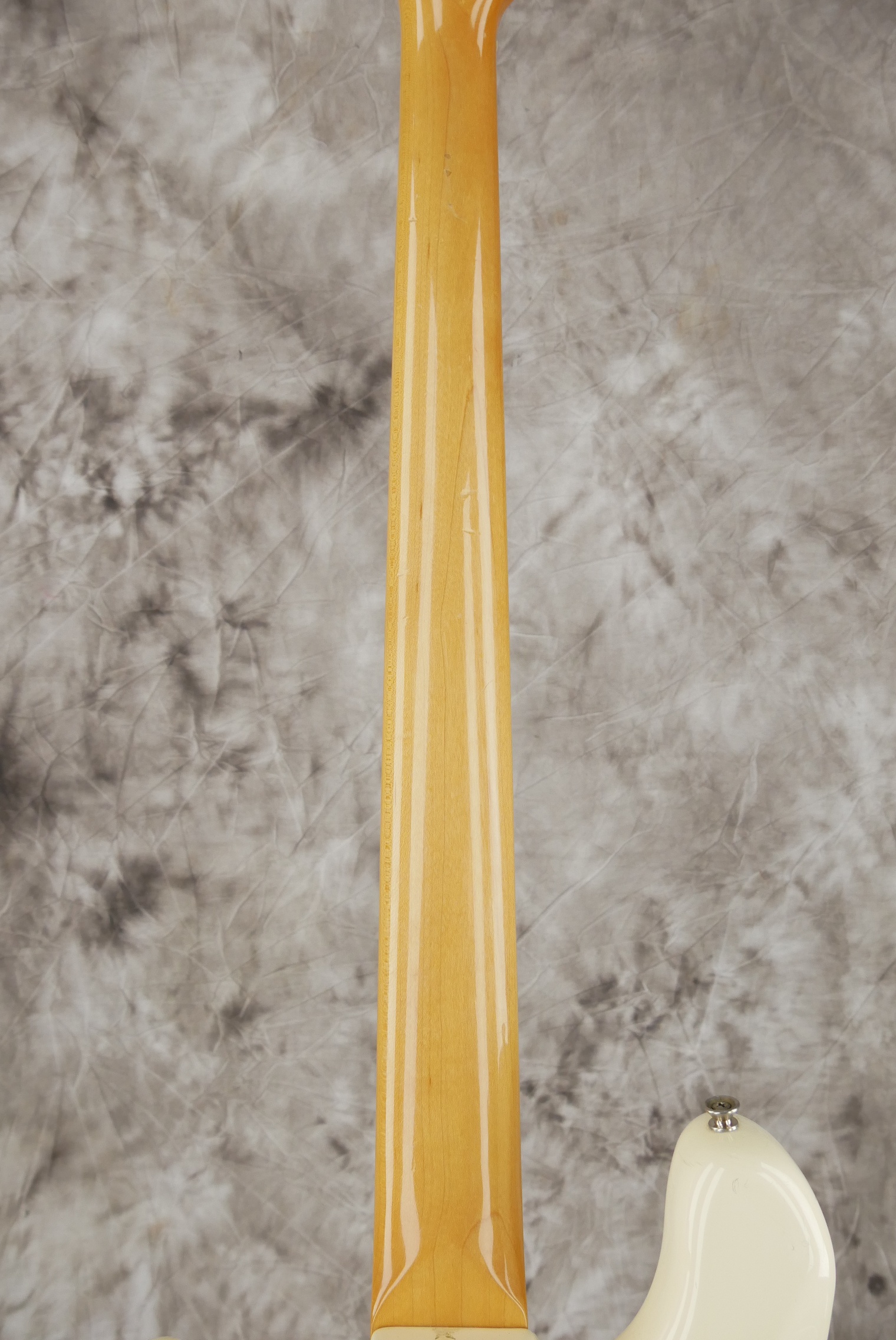 Fender-Squier-Jazz-Bass-1986-olympic-white-006.jpg