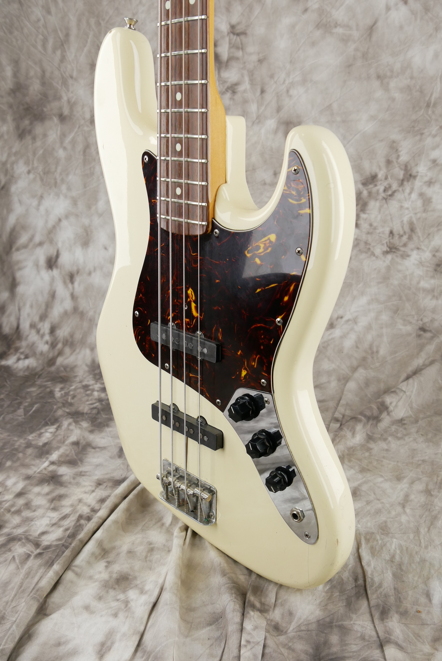 Fender-Squier-Jazz-Bass-1986-olympic-white-010.jpg