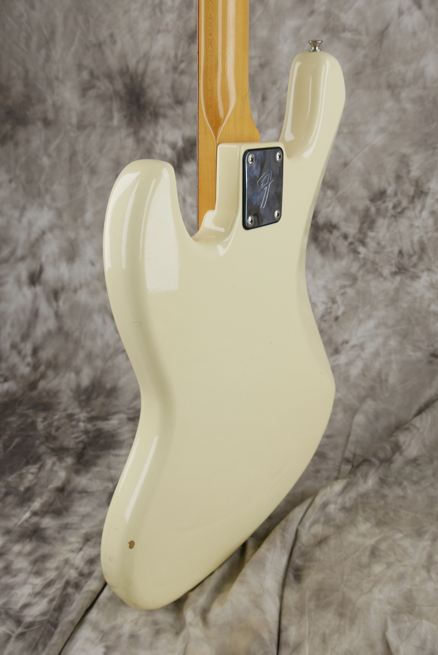 Fender-Squier-Jazz-Bass-1986-olympic-white-011.jpg