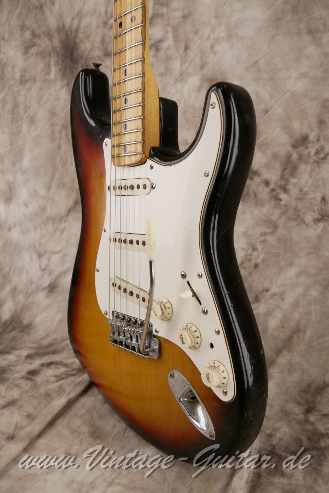 img/vintage/5767/Fende_Stratocaster_baujahr_1972_sunburst_usa-010.JPG