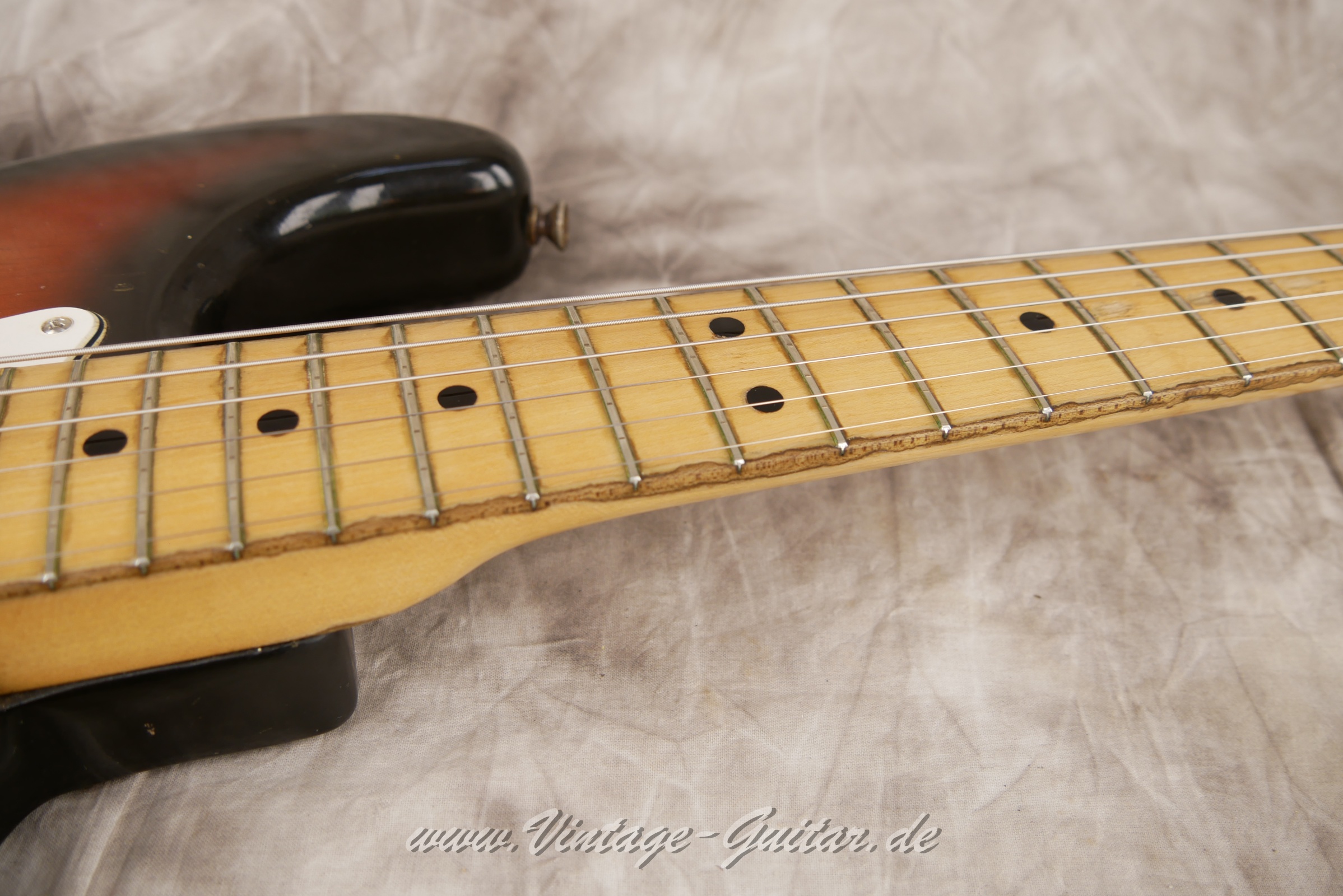img/vintage/5767/Fende_Stratocaster_baujahr_1972_sunburst_usa-014.JPG