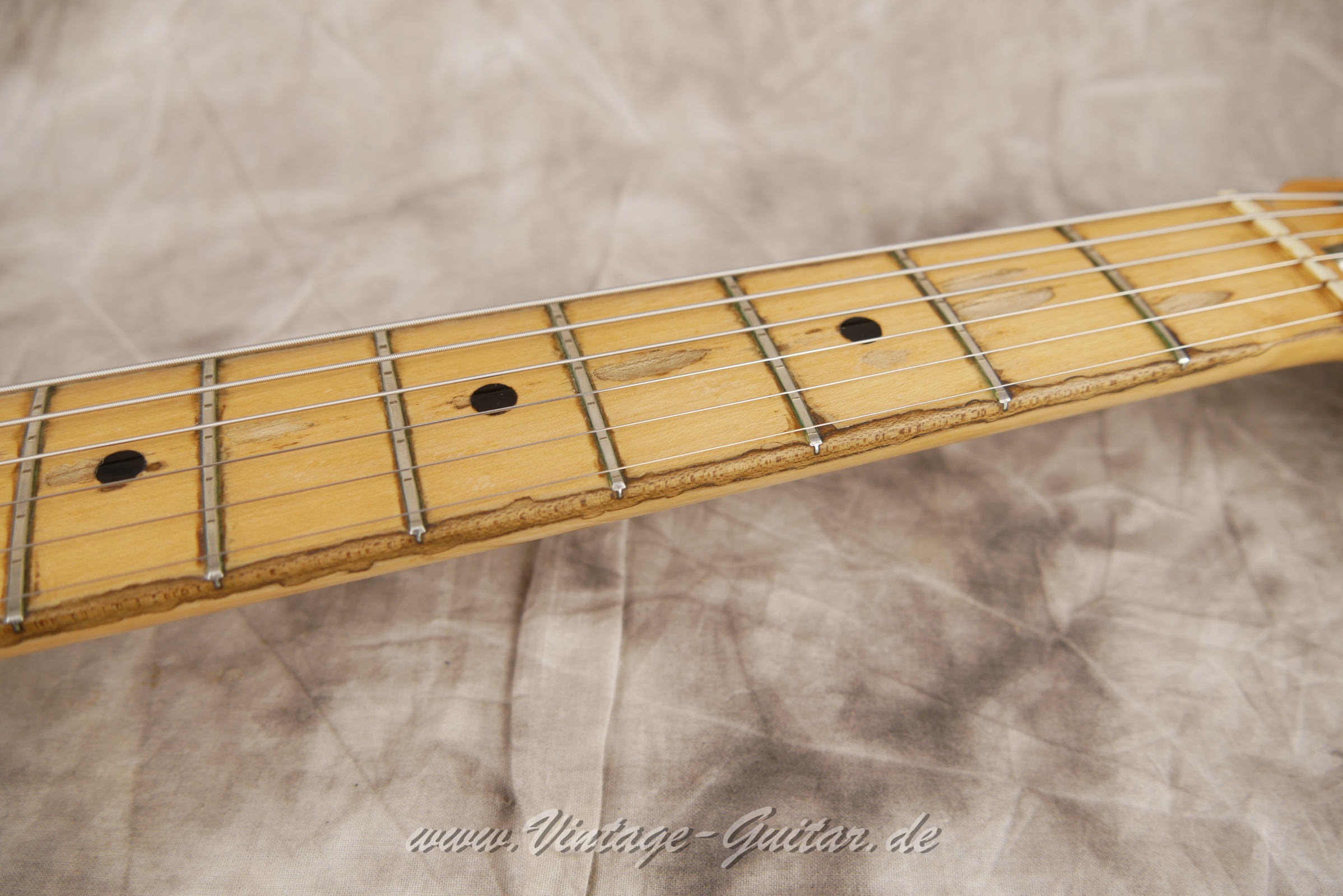 img/vintage/5767/Fende_Stratocaster_baujahr_1972_sunburst_usa-015.JPG